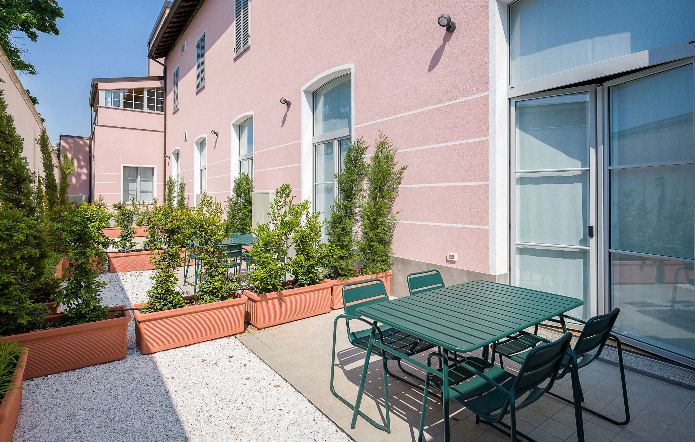 Giardino attrezzato per rilassarsi